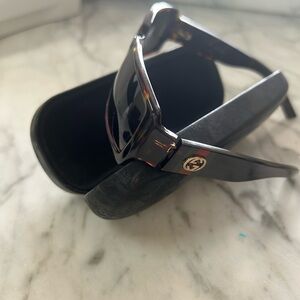 Women’s Gucci dark tortoise GG logo sunglasses